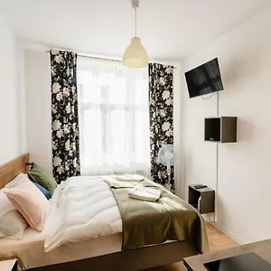 Elegant Very Berry In Center By Renters Apartament